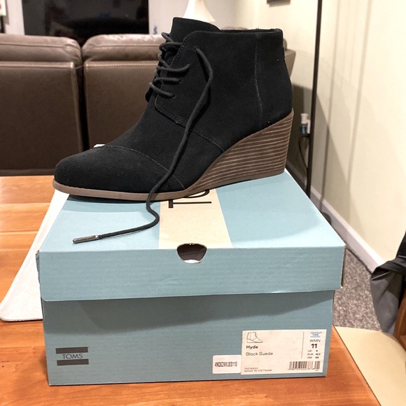 Toms Hyde Wedge Boot - Picture 1 of 2
